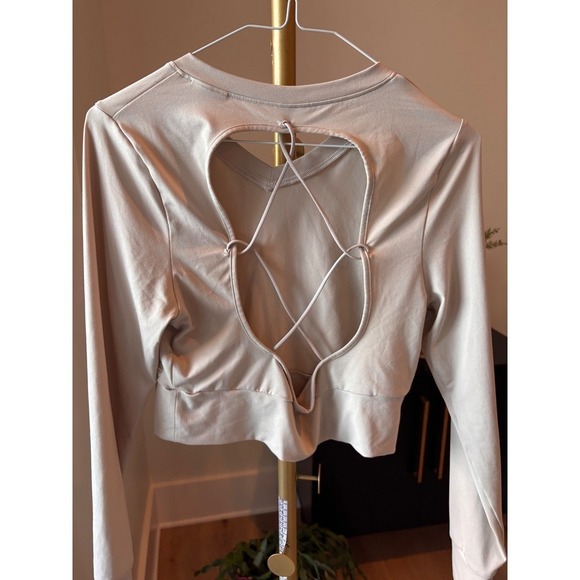 Gymshark Medium Beige Long Sleeve Cropped Open Back Workout Top- M - Picture 2 of 6